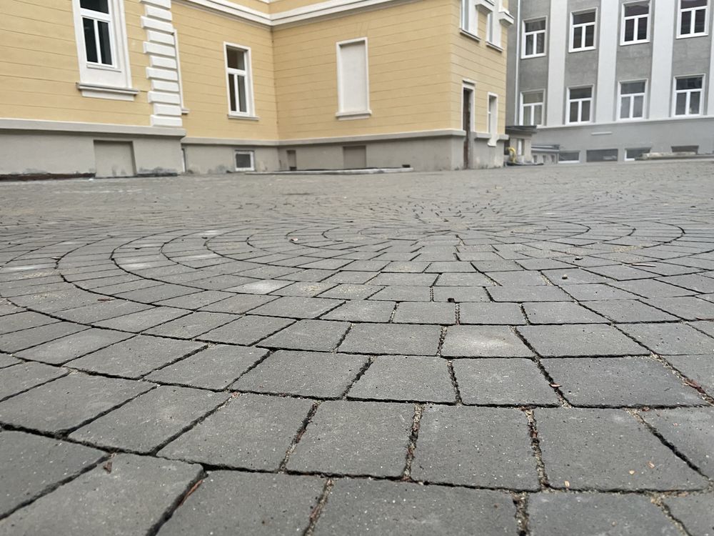 Servicii de Montaj Pavele, Dale, Borduri, Garduri, Elemente de Placare