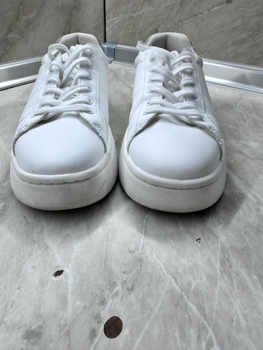 ZARA 38 nomer  Кецовете са употребявани но са доста запазени.