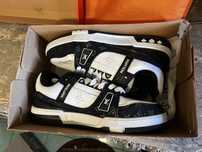 Lv Trainer ( Louis Vuitton )