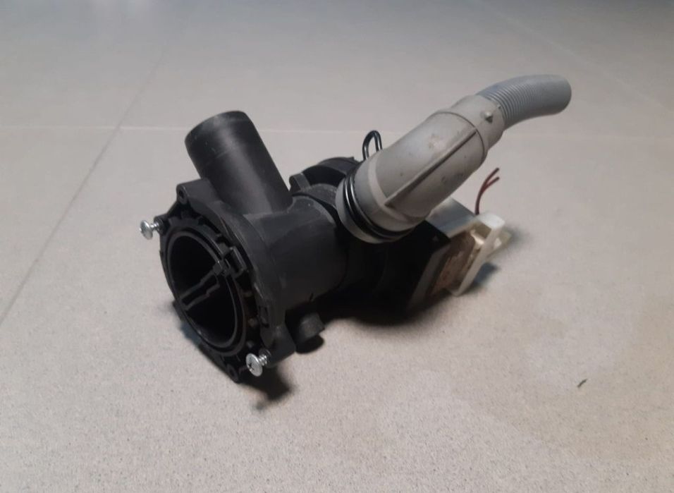 Motor + pompa de evacuare masina de spalat Indesit