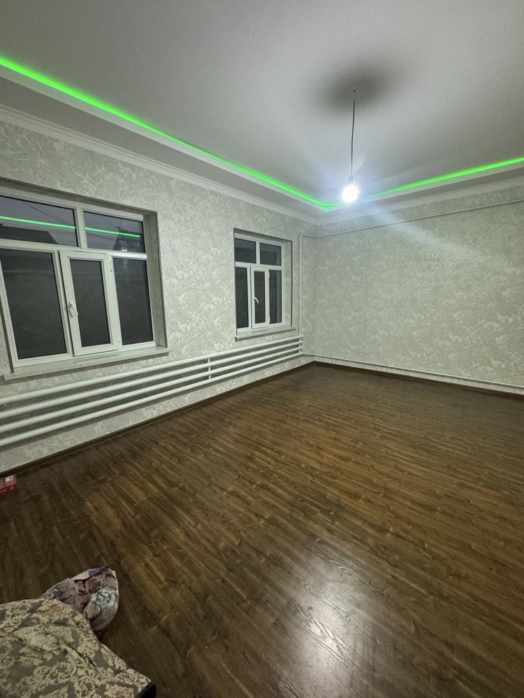 Toshkent shahar Yangi hayot Gulzor k. 1,5 sotixli 2 ta hovli sotiladi.