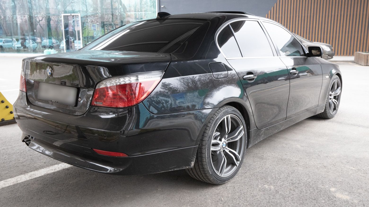 BMW E60 Black 3.0L