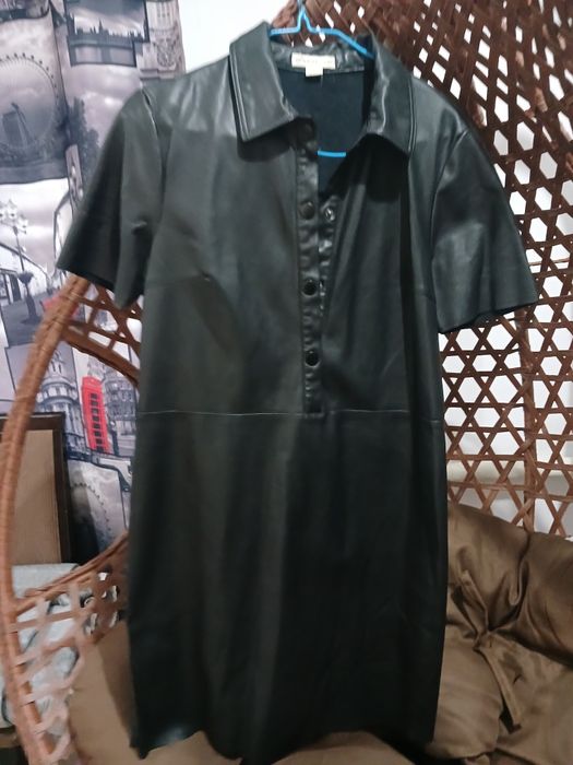 Продам платья и костюм