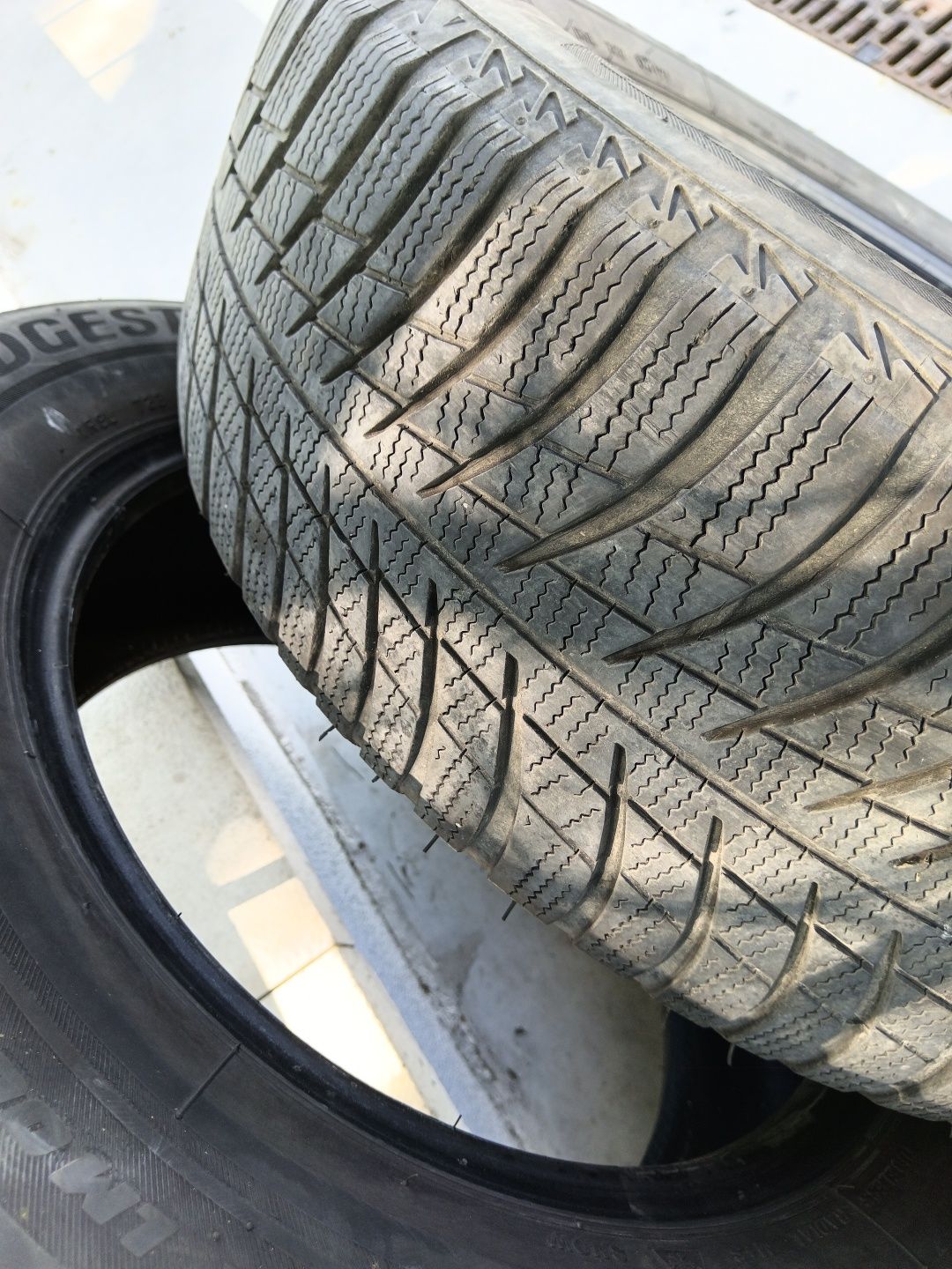 Гуми BRIDGESTONE, зимни /205-65-R15/ пълен комплект.