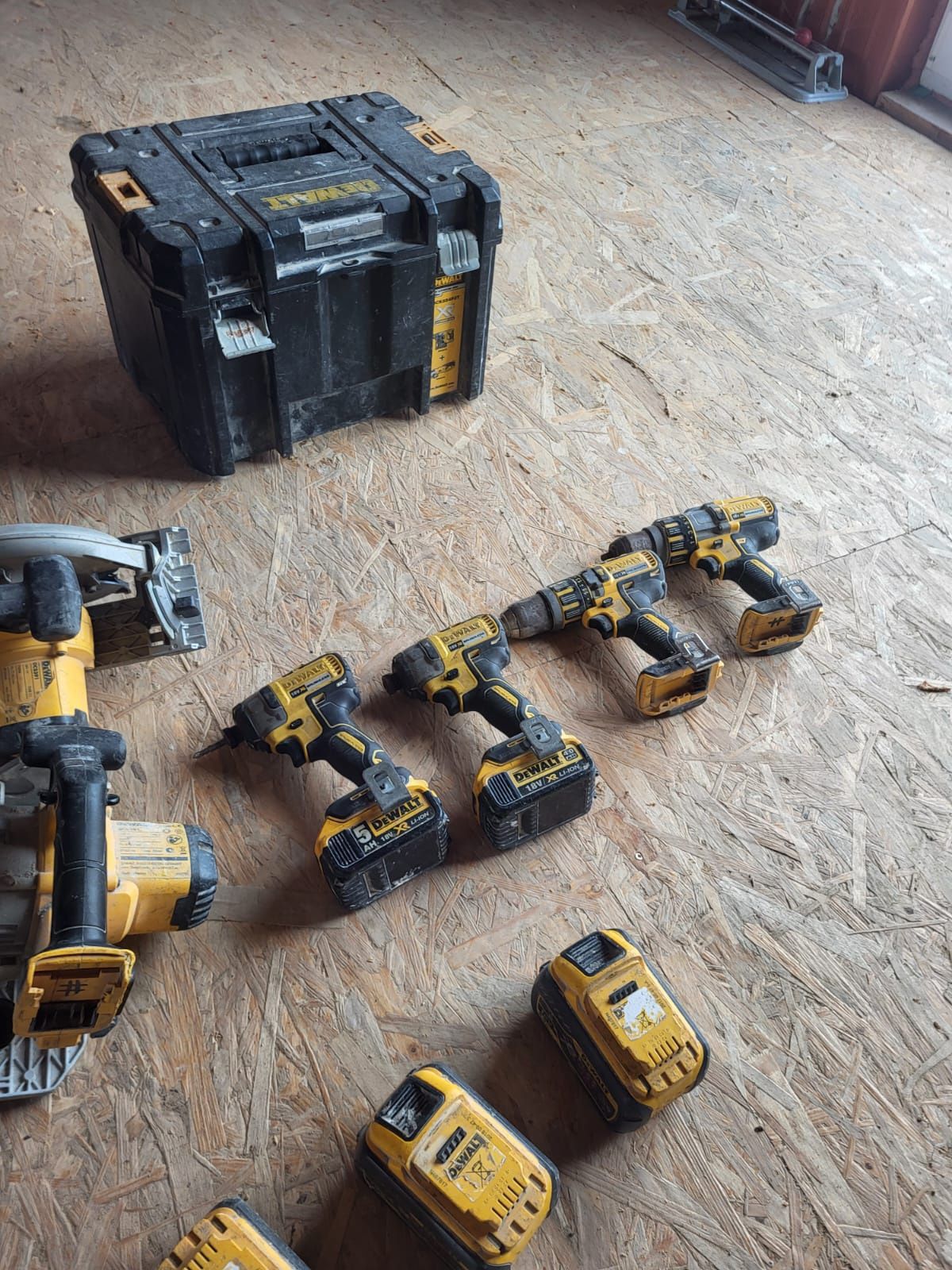 Scule dewalt de vânzare