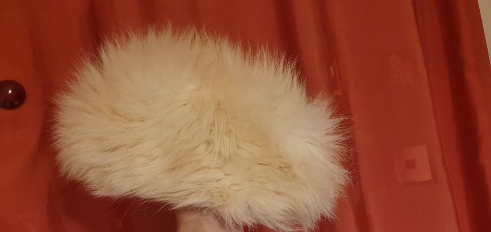 Căciuli blana naturala impecabile alba si neagra 54-56 cm