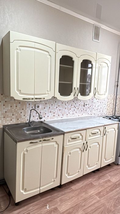 Кухонный гарнитур и газ б.у