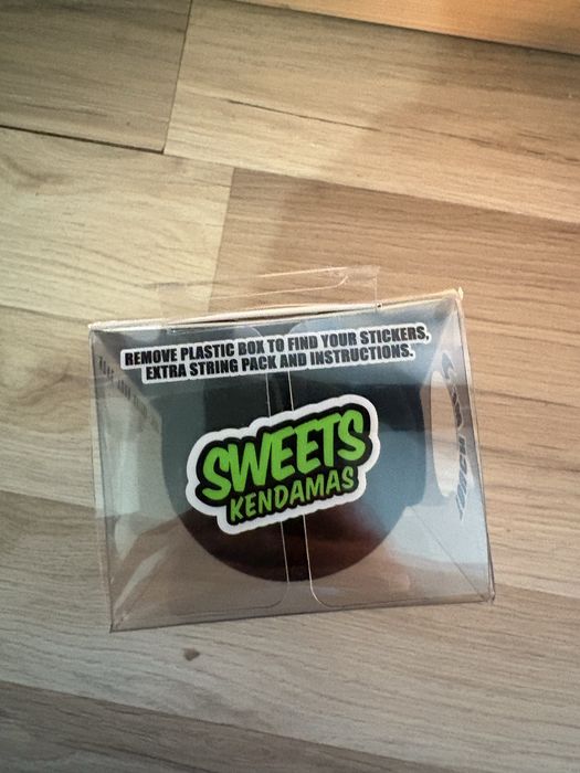 Sweets Fuzzy Black Kendama Broken Shape, noua, editie rara