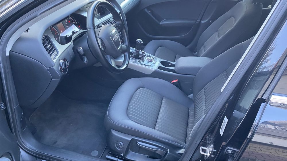 Vand Audi A4 2009 2.0tdi bixenon navigatie inc scaune pdc tempomat