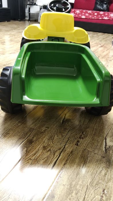 Vând tractoras John Deere