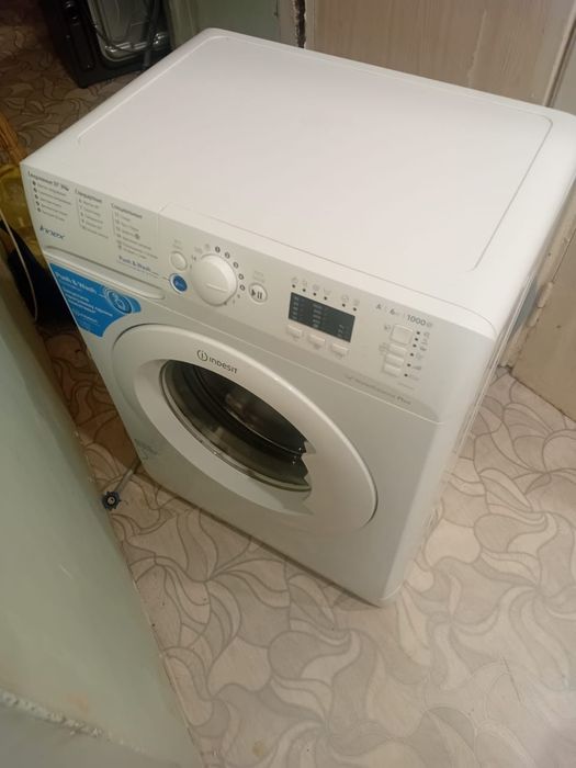 Машинка автомат INDESIT