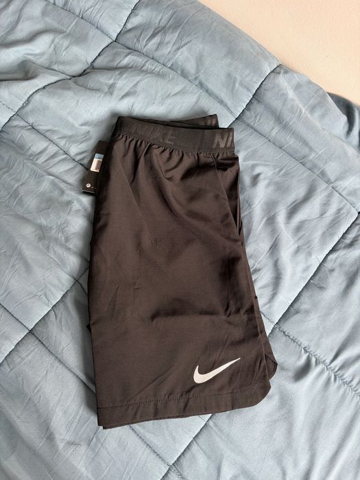 NIKE къси панталони размер М НОВИ
