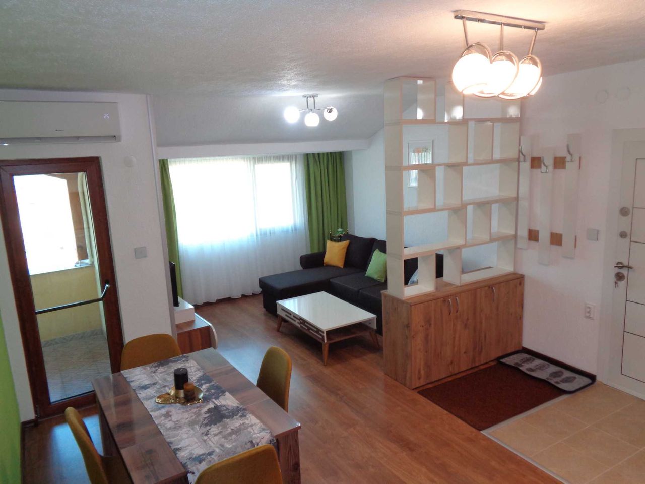 Дава се под наем Двустаен апартамент в Петрич - 60 кв.м за 255 € - Снимка #1