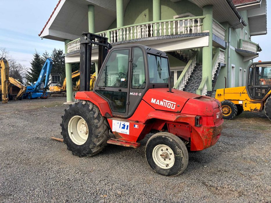 Stivuitor pentru teren accidentat Manitou M26