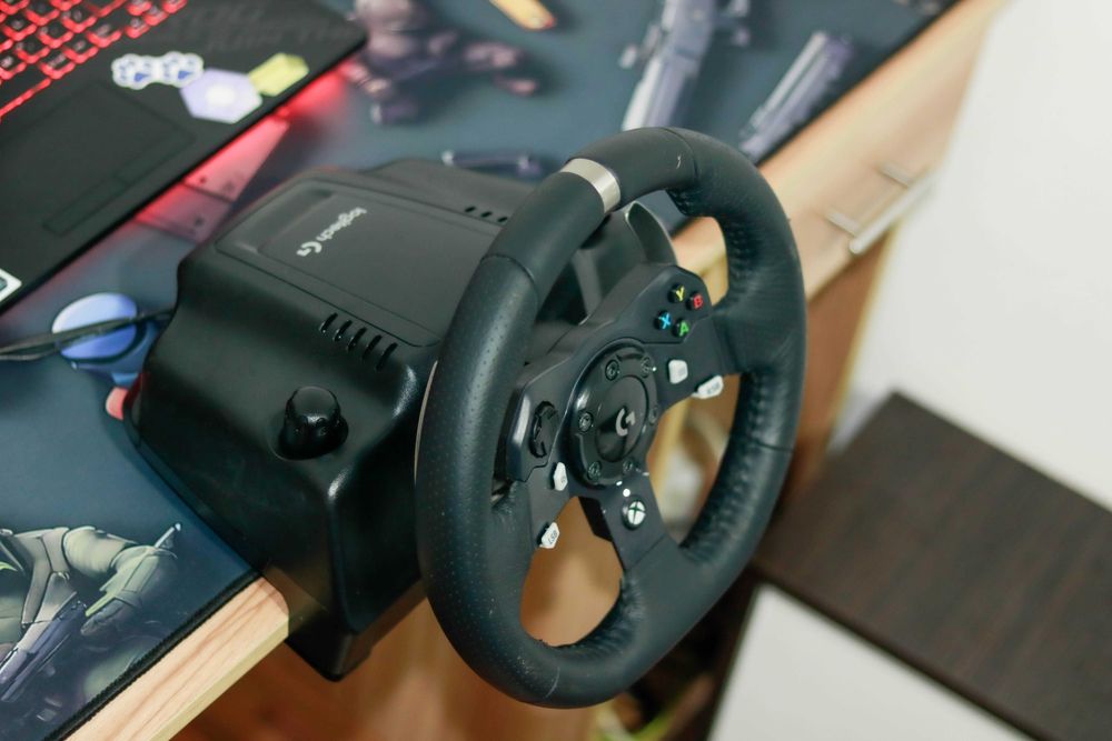 Vând volan de gaming Logitech G290 pentru PC si Xbox