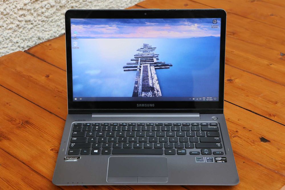 Лаптоп Самсунг с 12 гб РАМ с32 SSD  512 HDD за данни с тъчскрийн 13"