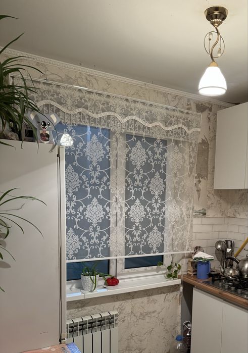 Продам жалюзи на кухню.