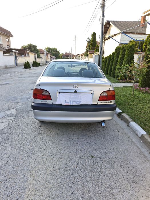 Toyota Avensis 2000г.
