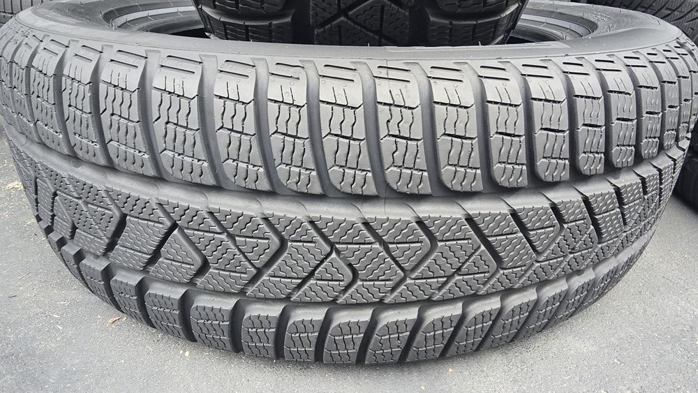 2 anvelope iarnă Pirelli 225/55/18 dot 2023