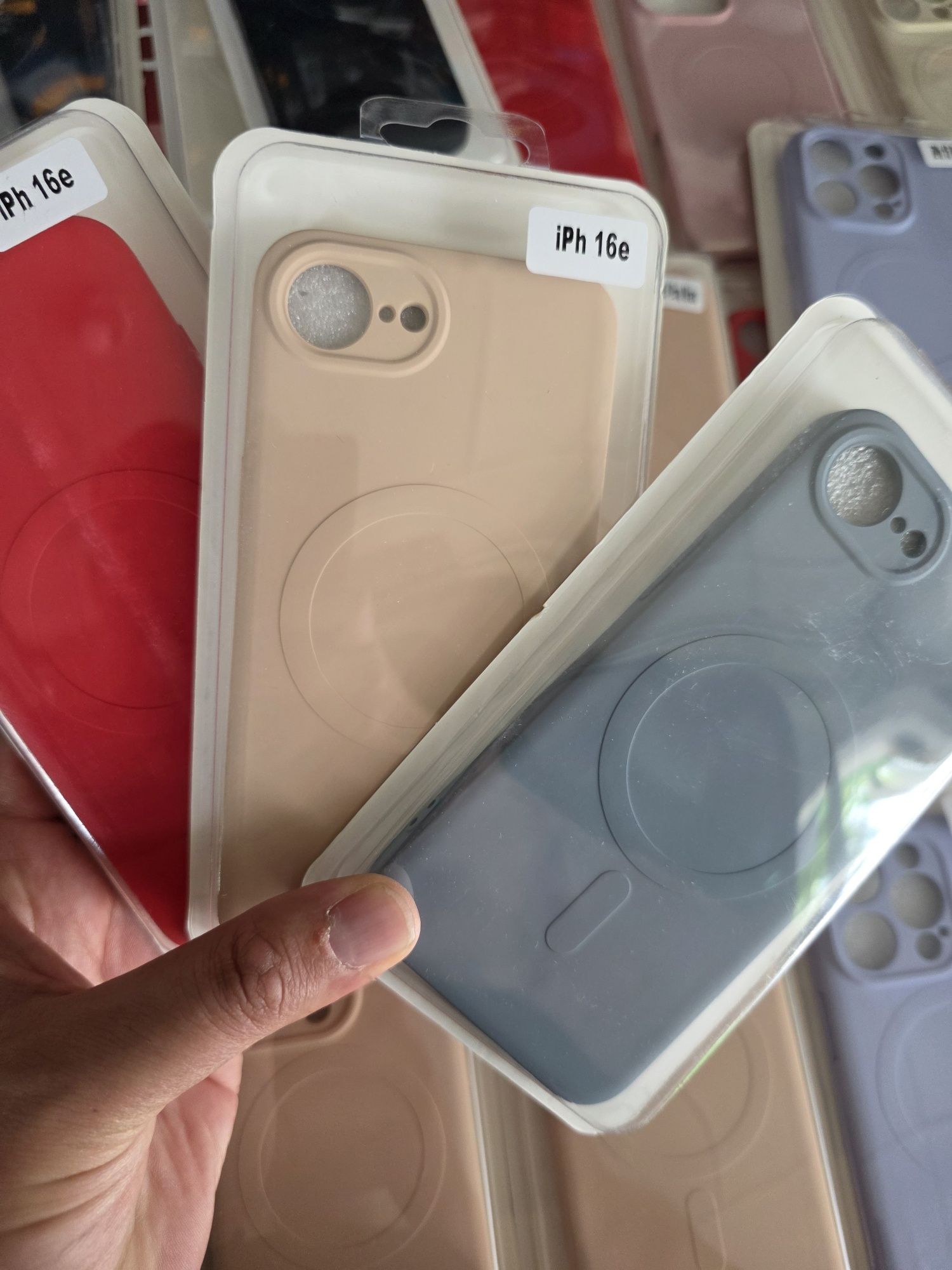 MAGSAFE гърбове за iPhone и Samsung