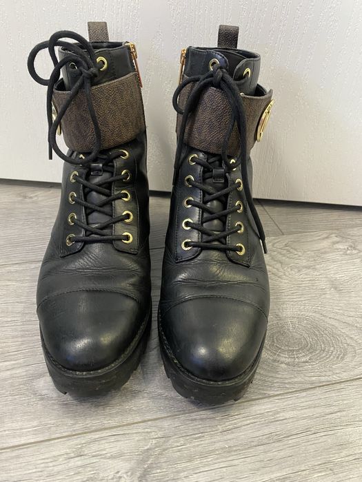 Черни боти на Michael Kors