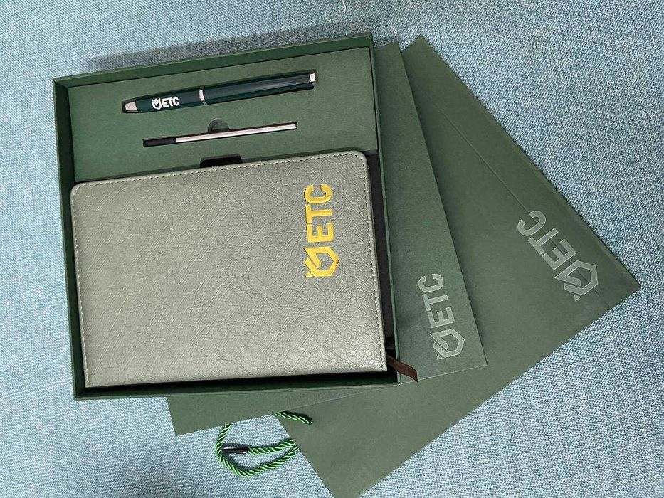 Корпоративные подарки и именные наборы — блокнот и ручка