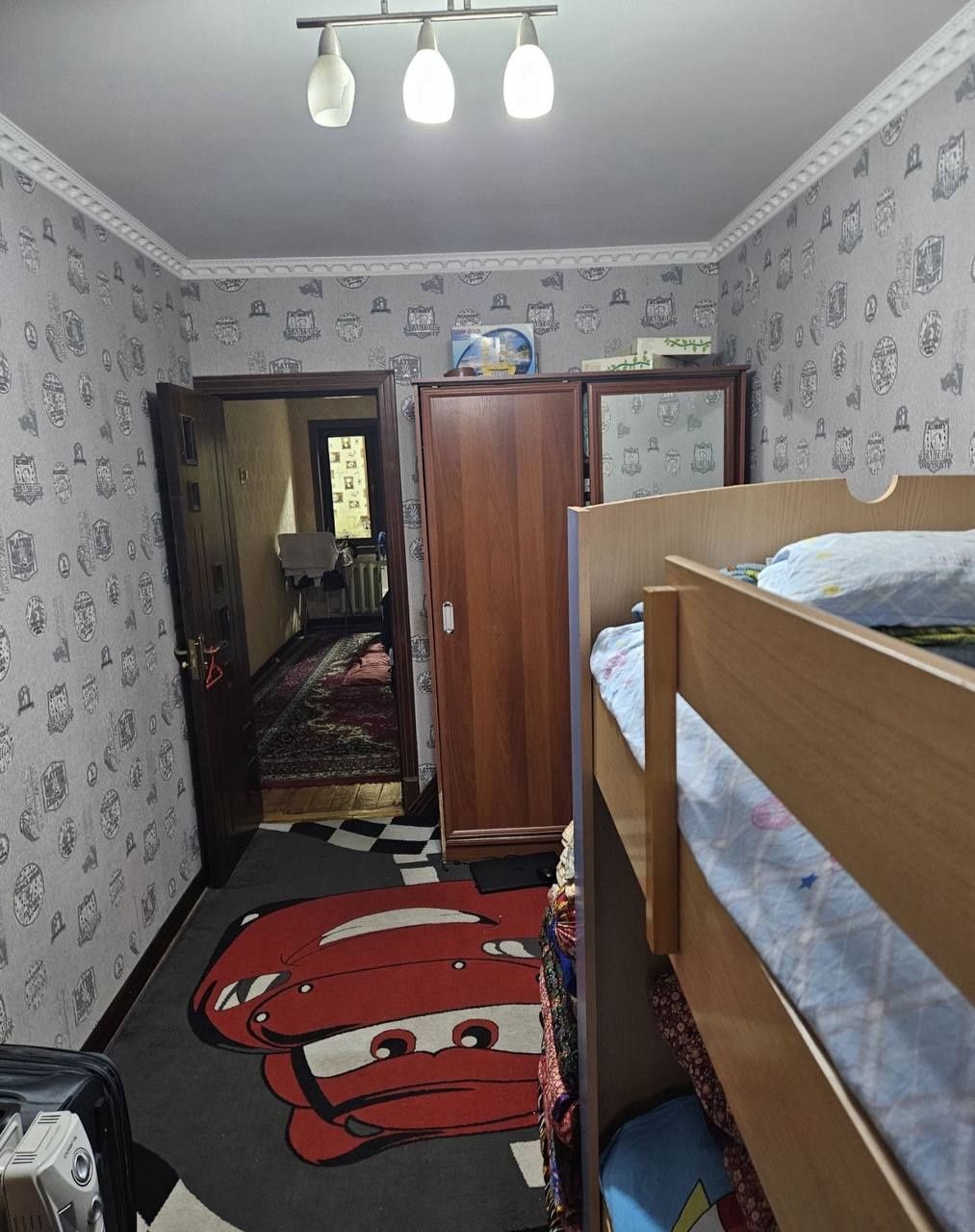 Срочно Продаётся ЮРаджабий 2/2/4 с мебелью техникой ремонт средний