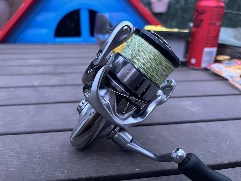 Combo mulineta Shimanoa Stradic 2500 FL + Daiwa Ballistic-X