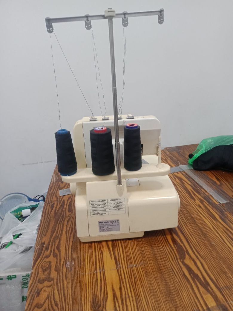 Продам оверлок 3х ниточный