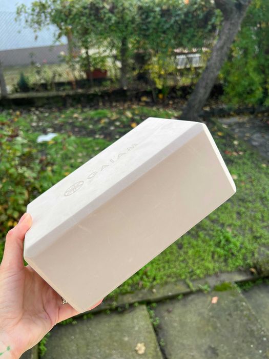 Йога блок GAIAM Yoga Block