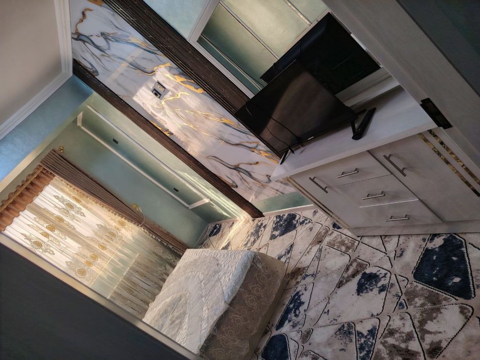 Fargona shaxar oybek radomdi yonida kunli kvartira bor bezzaks quyamiz