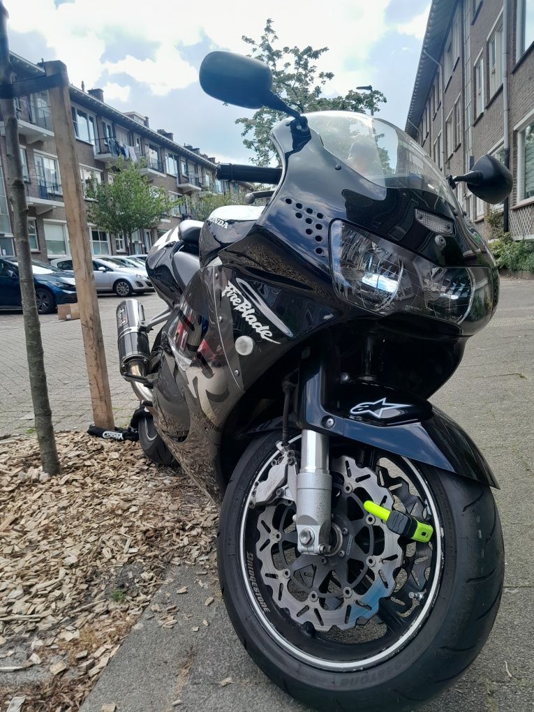 HONDA CBR 900 RR Fireblade