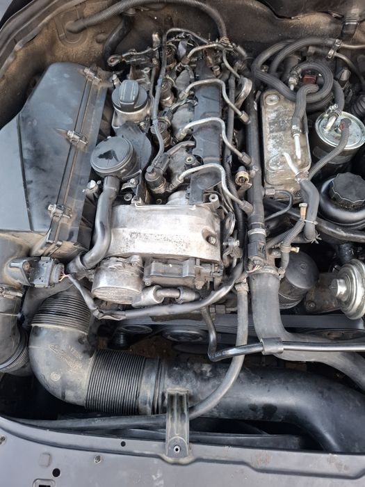 Se vinde Motor complet cu Injectoare Mercedes sprinter C220 CDi 2.2