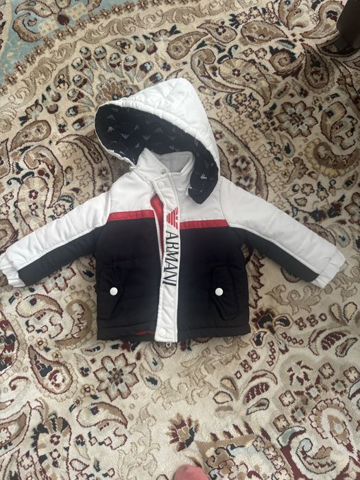 Куртка осеннчяя удобная.