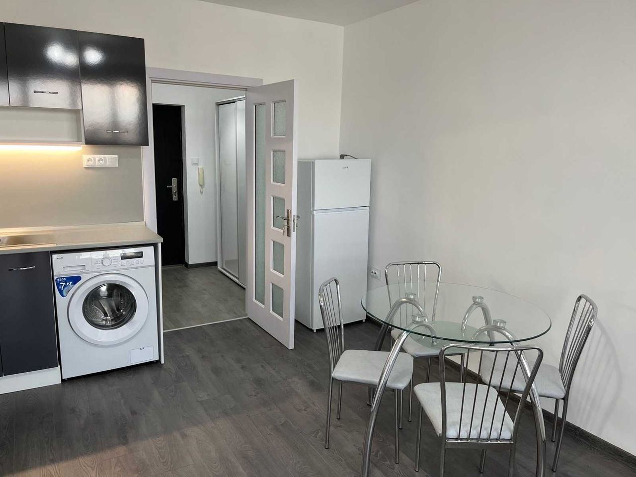 Дава се под наем Едностаен апартамент в София, Банишора - 40 кв.м за 408 € - Снимка #4