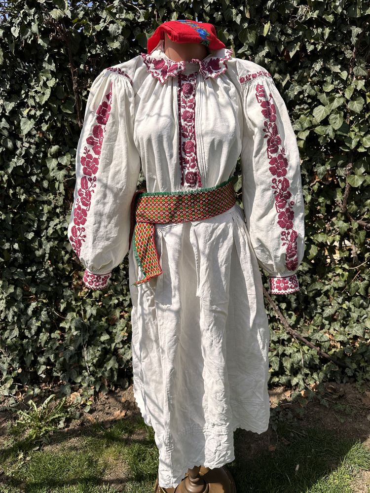 Costum popular traditional