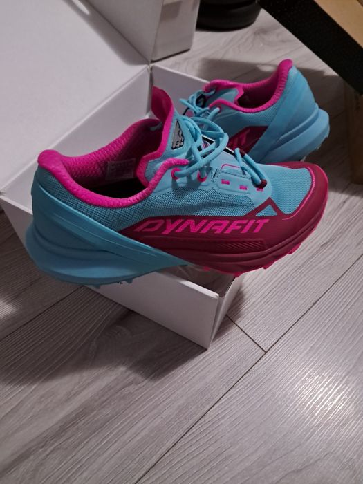 Adidași dinafit noi