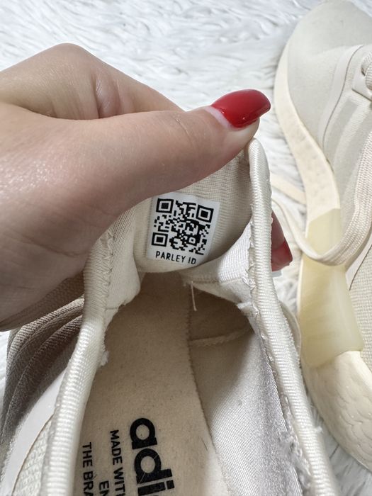 Adidas NMD R1 Parley – crem, mărimea 40