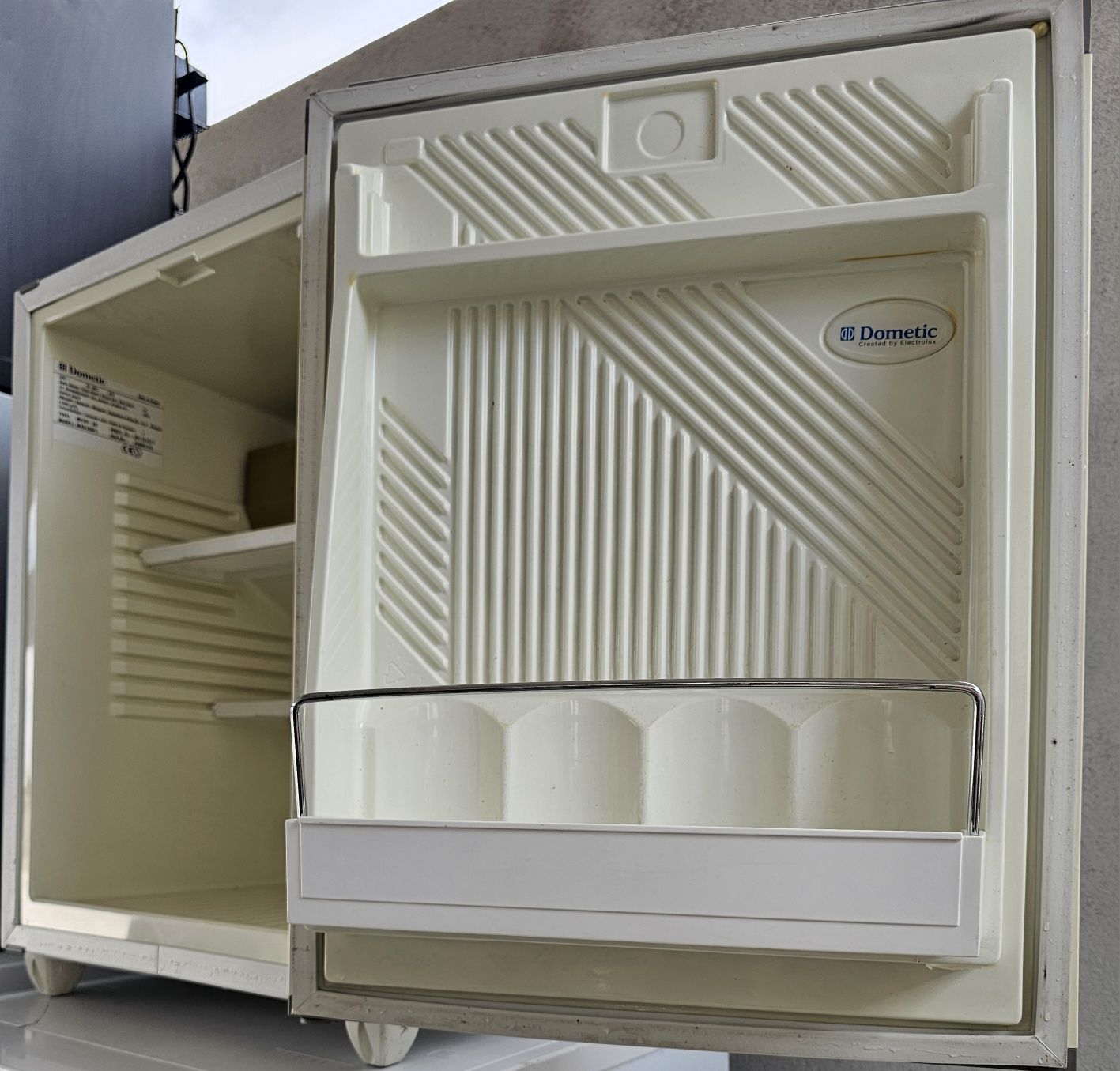 Малък амонячен хладилник Dometic
