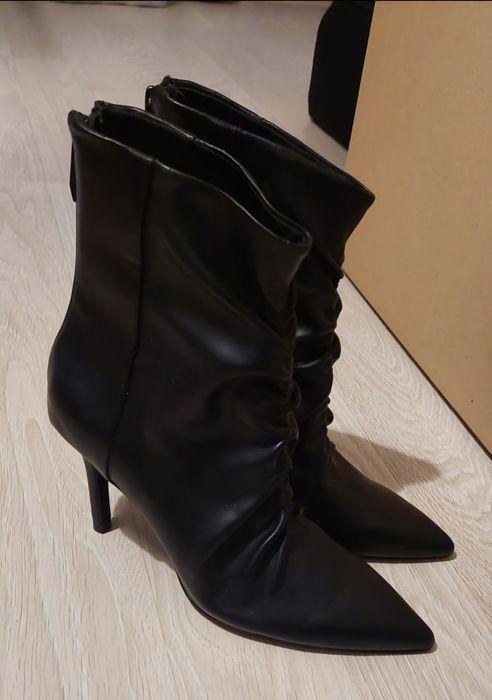 Cizmulite dama nr 37 - Stradivarius