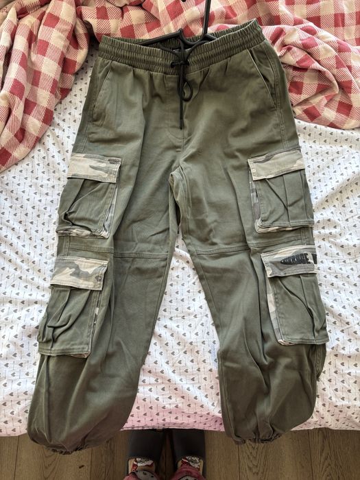 Продавам панталони и анцуг