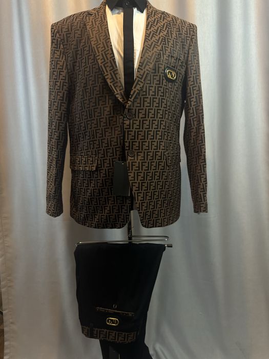 Costum elegant Fendi