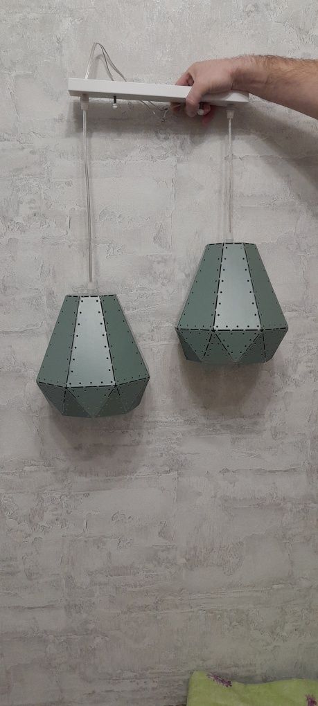 Продам металлическую люстру