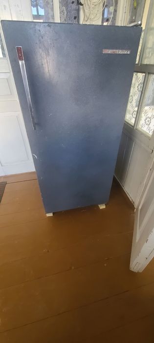 Холодильник сотилади