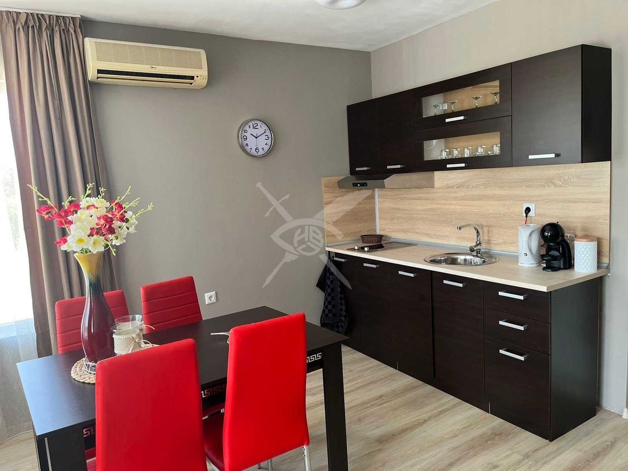 Продава се Двустаен апартамент в Созопол - 64 кв.м за 1250 €/кв.м - Снимка #2
