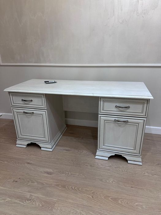 Продам письменный стол и шкаф в отличном состоянии