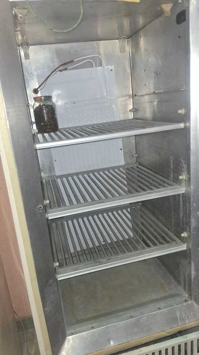 Продам рабочий вместительный холодильник
