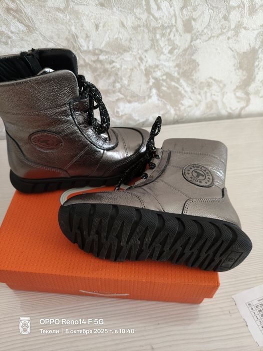 Продам  кожаные зимние ботинки 28 размера