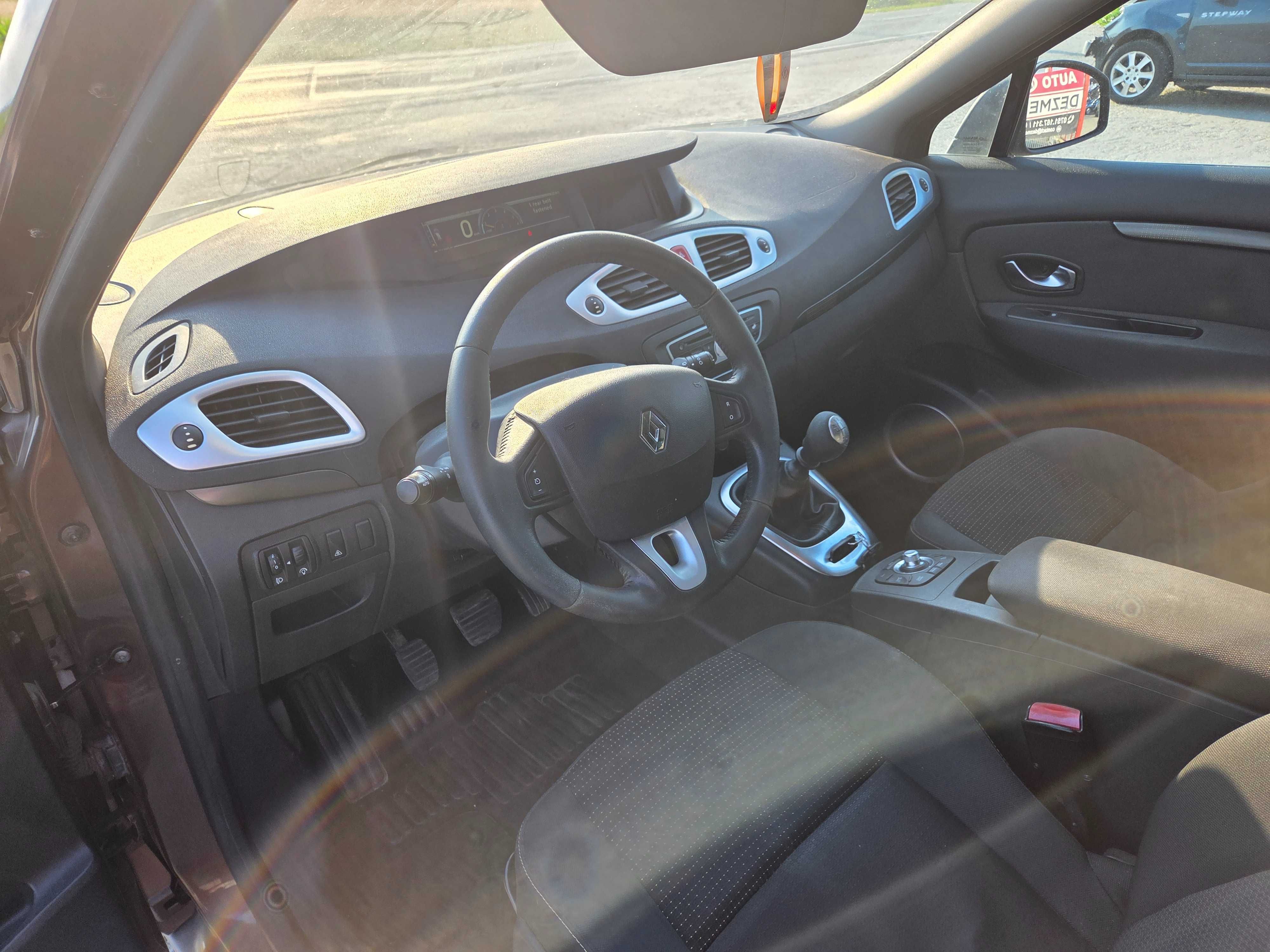 Vand Renault Scenic 3 III 1.5Dci 2010 110 cai Usor Avariat