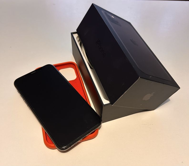 iPhone 11 Pro 81% baterie - full box
